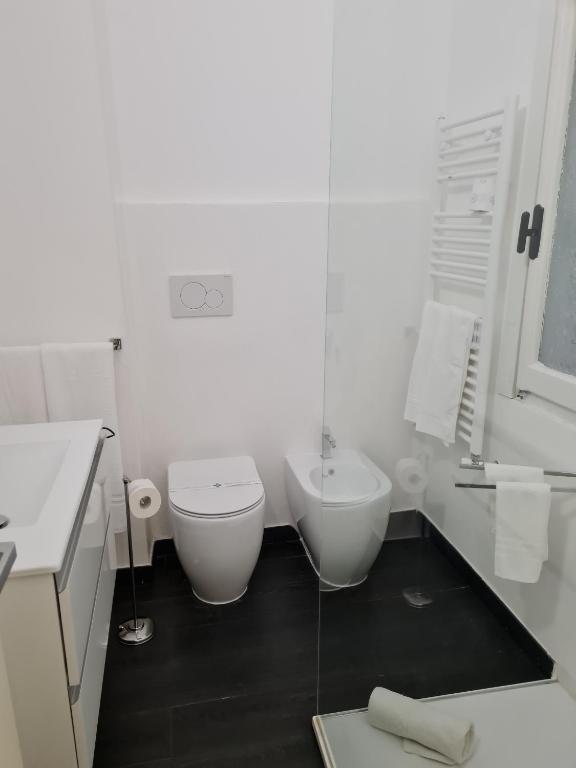 A bathroom at Varazzesuite apartment