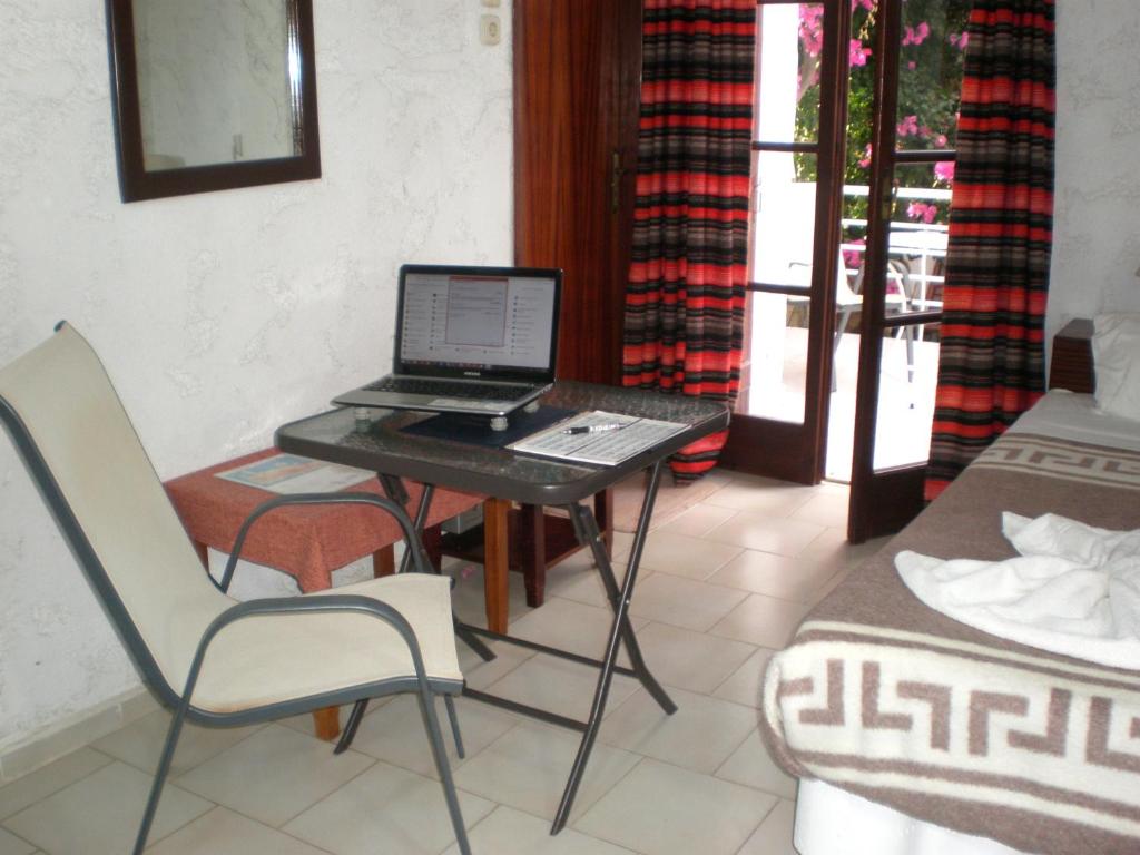 A television and/or entertainment centre at Summer Lodge