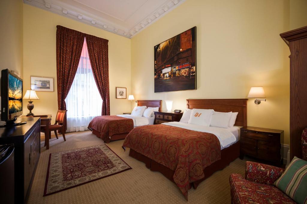 
Superior Queen Room with Two Queen Beds
