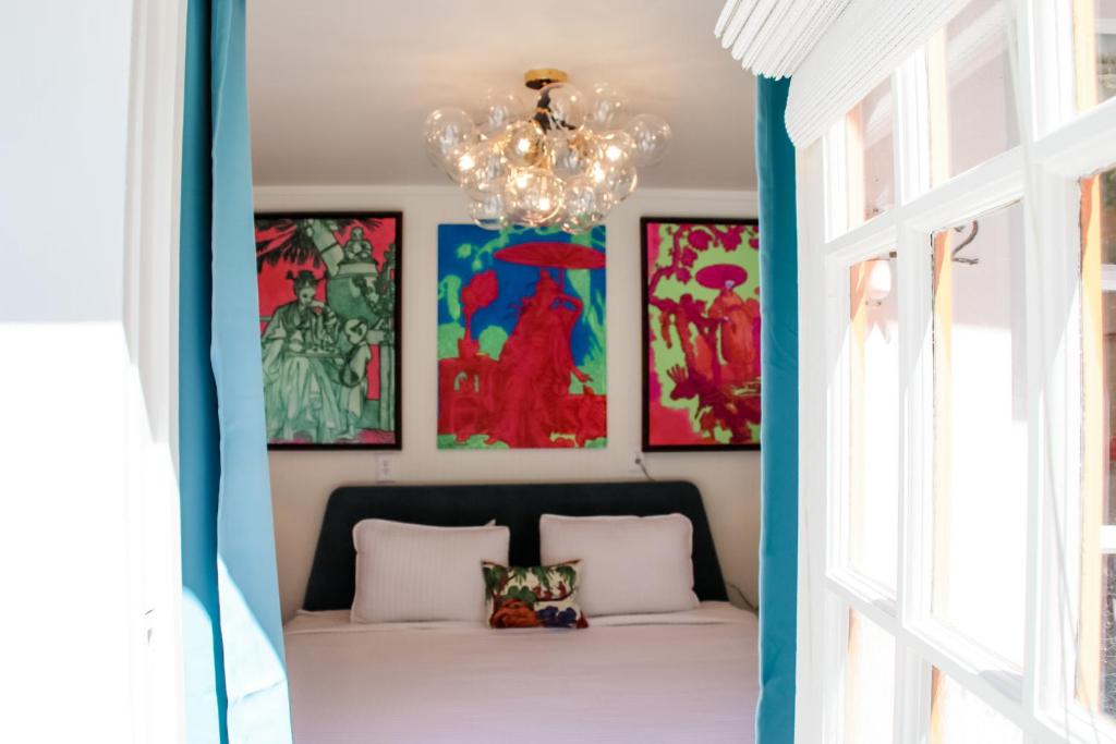 Voodi või voodid majutusasutuse Marreros Guest Mansion - Adult Only toas