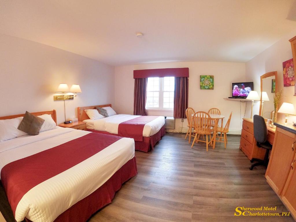 Postel nebo postele na pokoji v ubytování Sherwood Inn and Motel Charlottetown