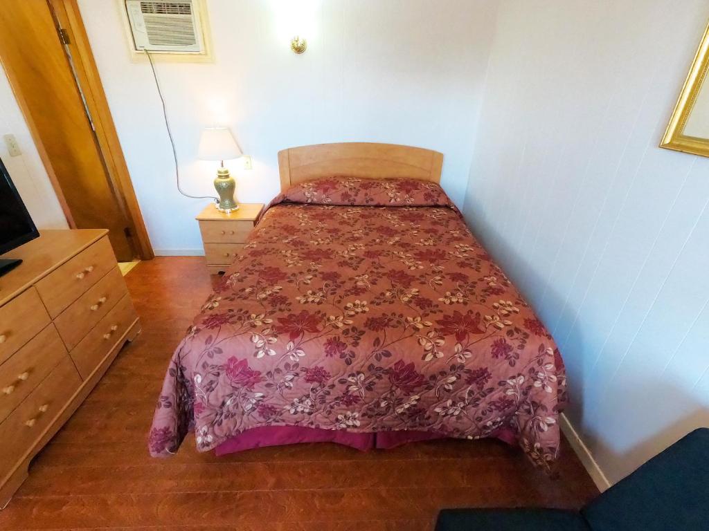 Postel nebo postele na pokoji v ubytování Sherwood Inn and Motel Charlottetown