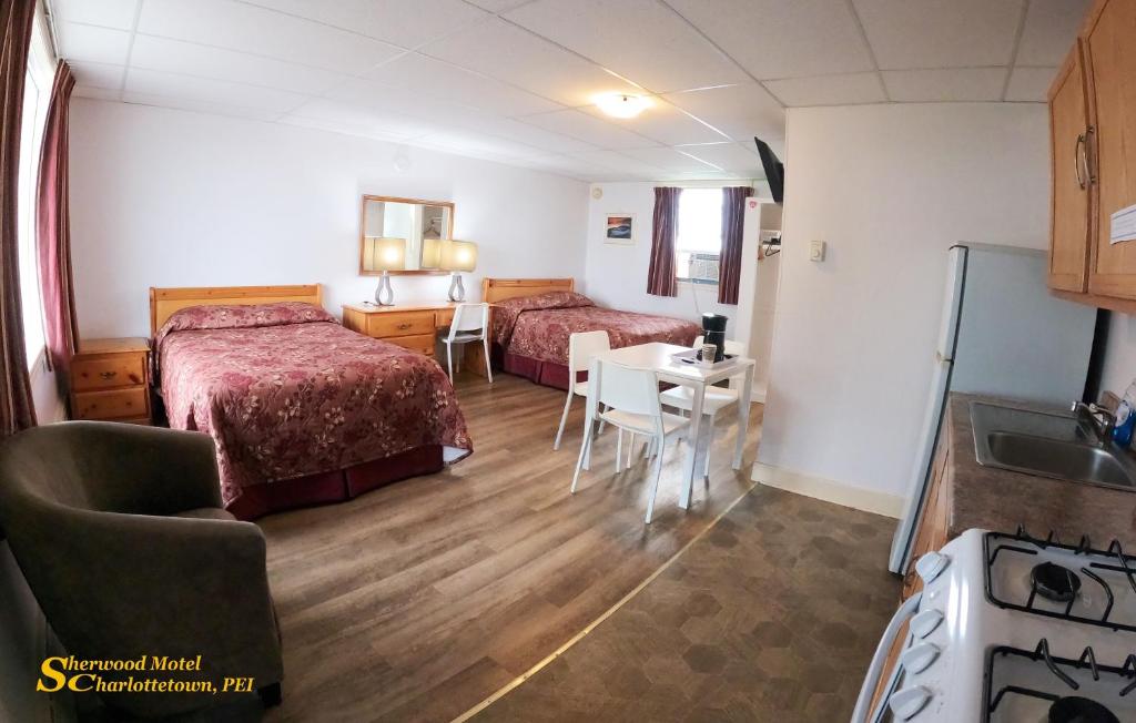 Postel nebo postele na pokoji v ubytování Sherwood Inn and Motel Charlottetown