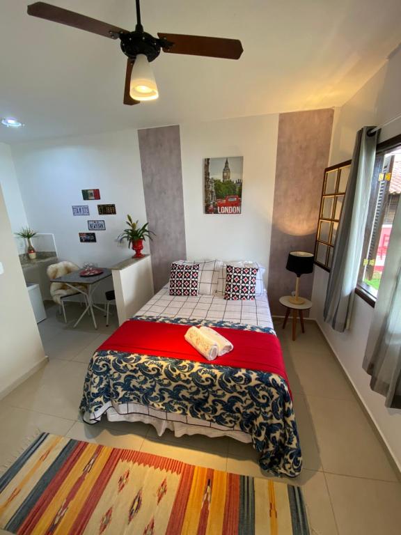 a bedroom with a bed and a ceiling fan at Vila Noel Centro in Penedo