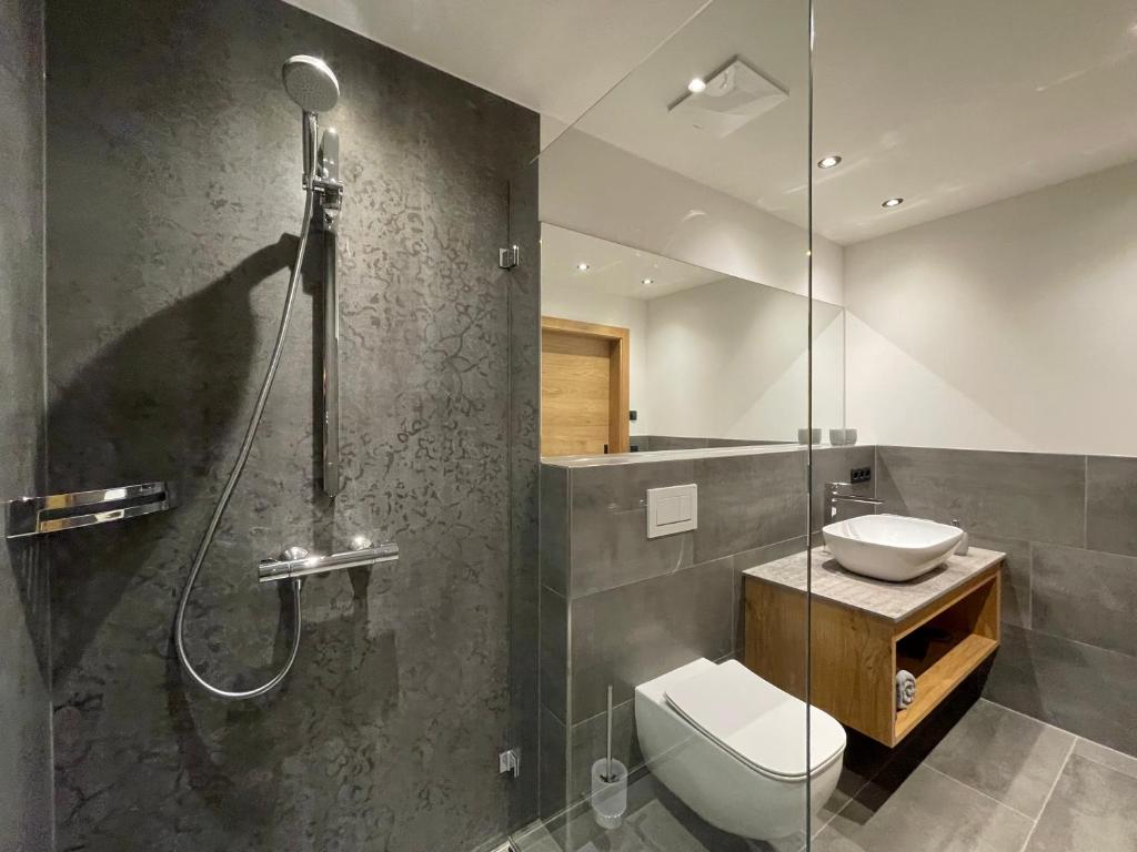 A bathroom at HAUSZEIT APPARTEMENTS