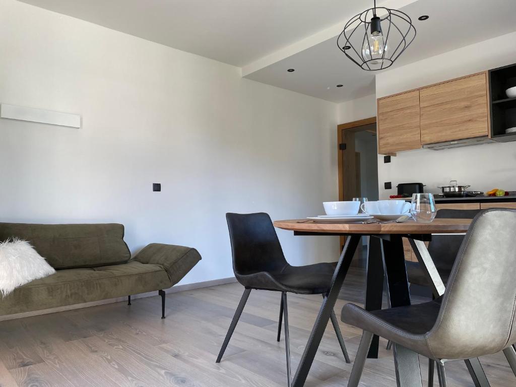 A kitchen or kitchenette at HAUSZEIT APPARTEMENTS