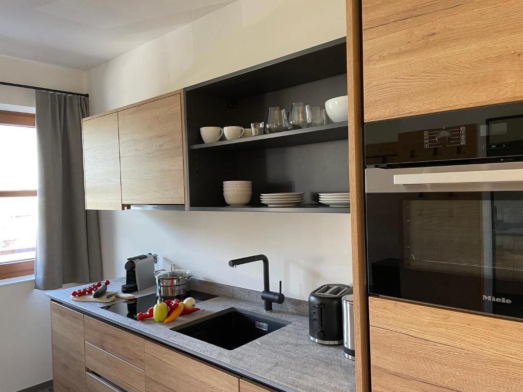 A kitchen or kitchenette at HAUSZEIT APPARTEMENTS