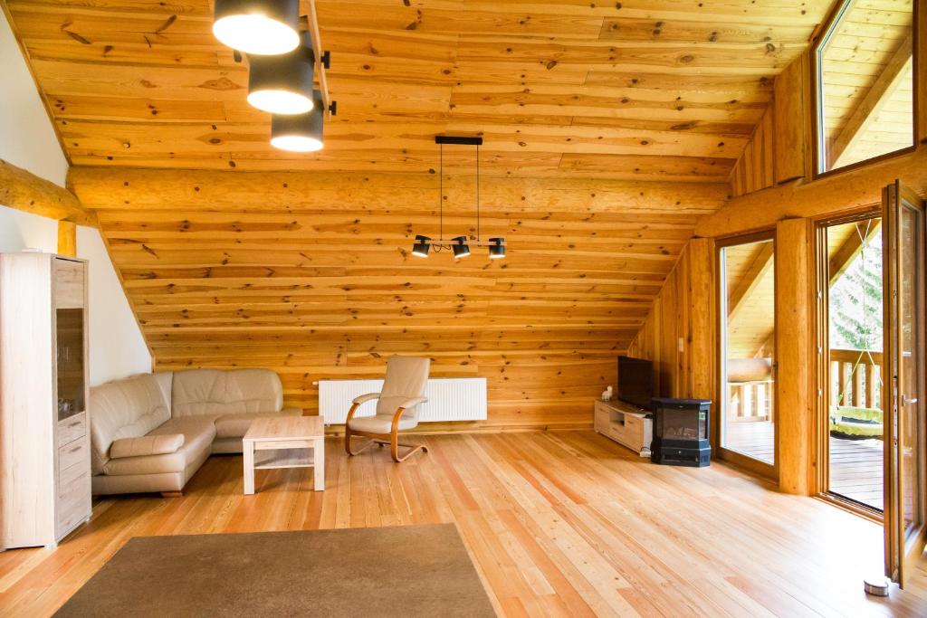 Część wypoczynkowa w obiekcie Luxusní srub až 24 lůžek - Sruby-lipno