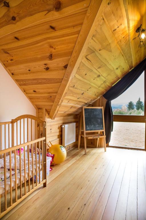 Łóżko lub łóżka w pokoju w obiekcie Luxusní srub až 24 lůžek - Sruby-lipno