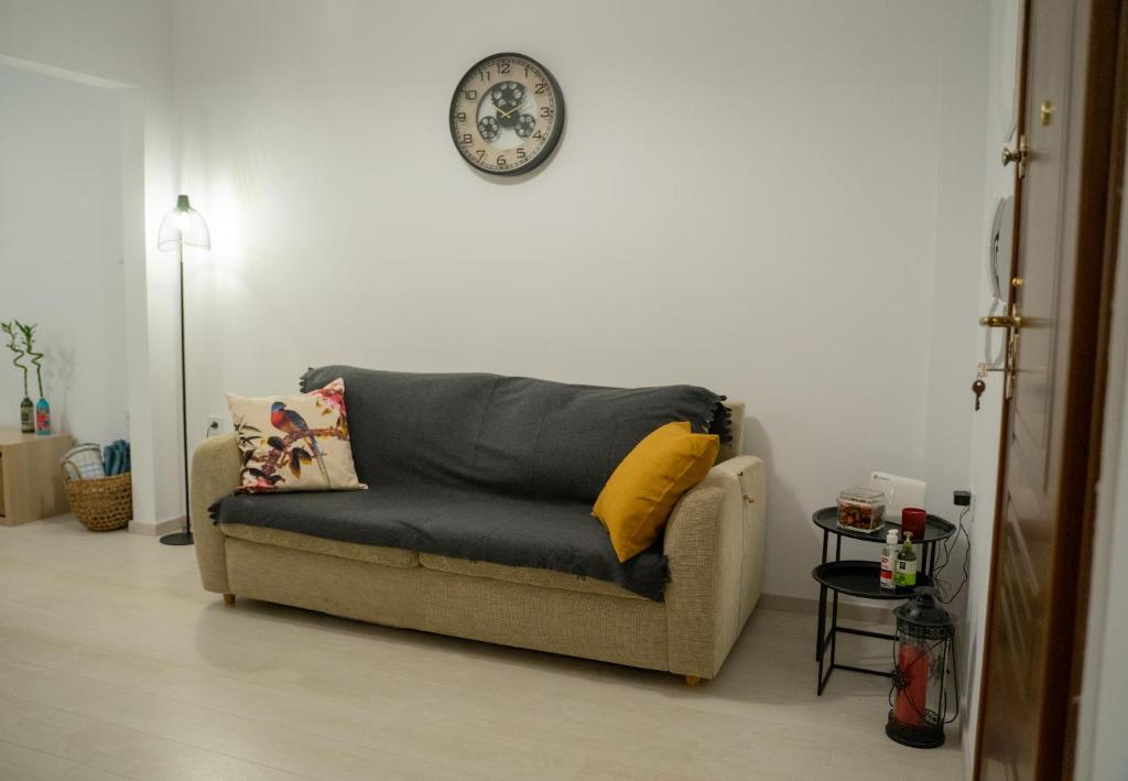 Część wypoczynkowa w obiekcie 1BD - Deer Traveler Central Apt