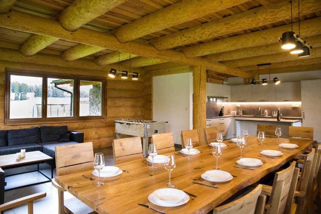 Zdjęcie z galerii obiektu Luxusní srub až 24 lůžek - Sruby-lipno w mieście Frymburk