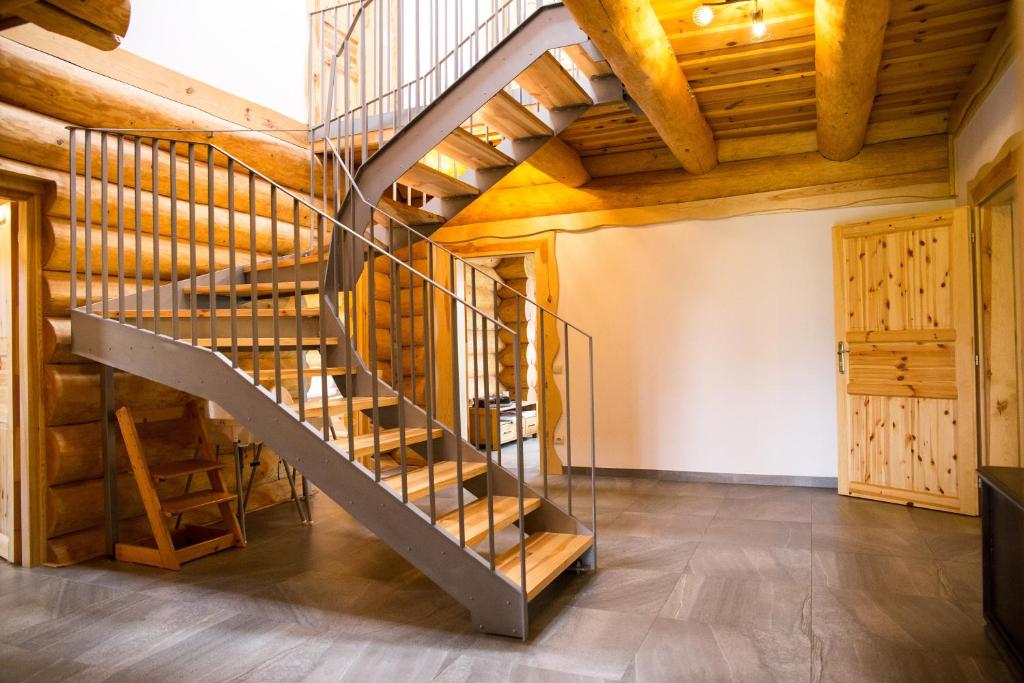 Zdjęcie z galerii obiektu Luxusní srub až 24 lůžek - Sruby-lipno w mieście Frymburk