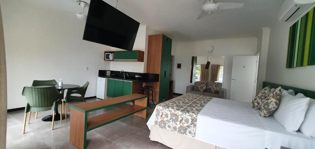 Cama ou camas em um quarto em Juquei Frente ao Mar Hotel Pousada
