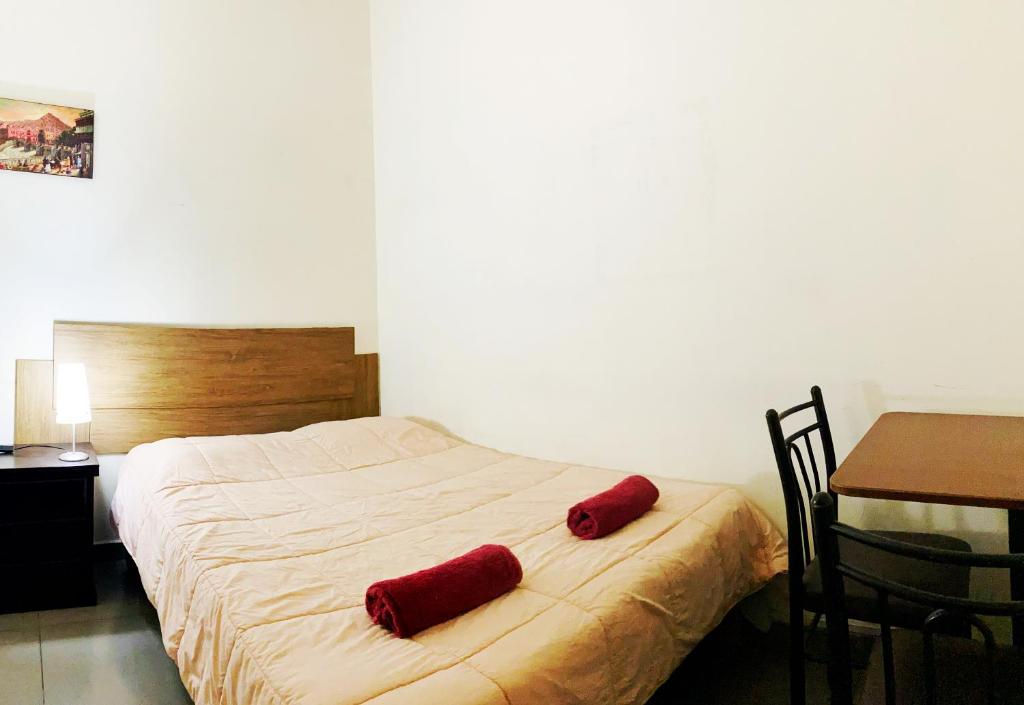 Postel nebo postele na pokoji v ubytování Lima House Hostel