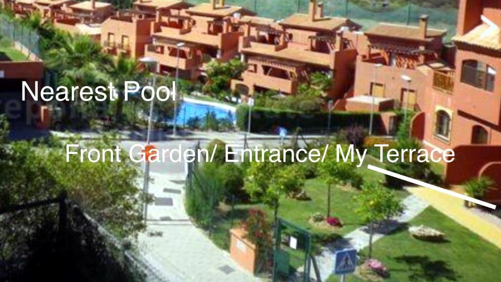 Zdjęcie z galerii obiektu Luxury 2-Bedrooms & Bathrooms Estepona Apartment w mieście Estepona