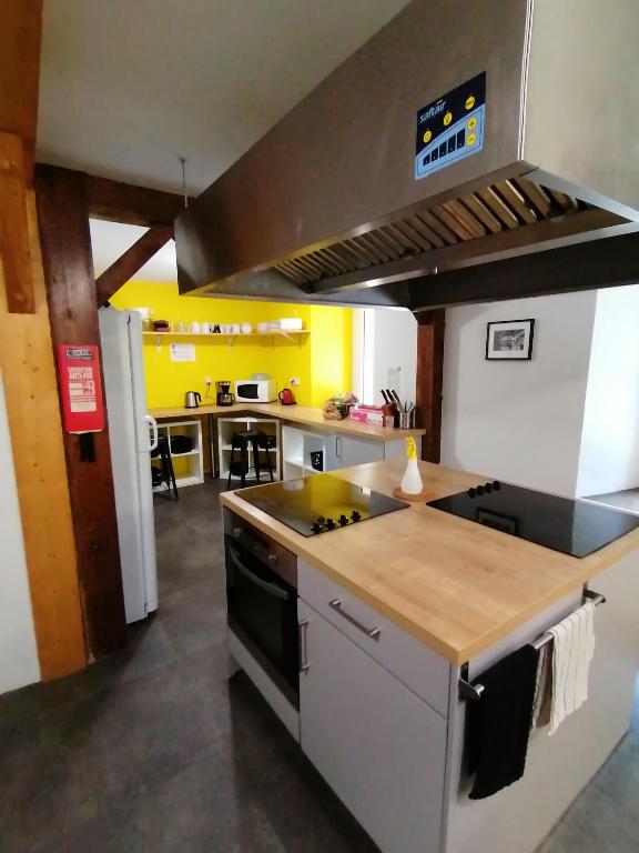 Köök või kööginurk majutusasutuses 1861 Châtel Hostel