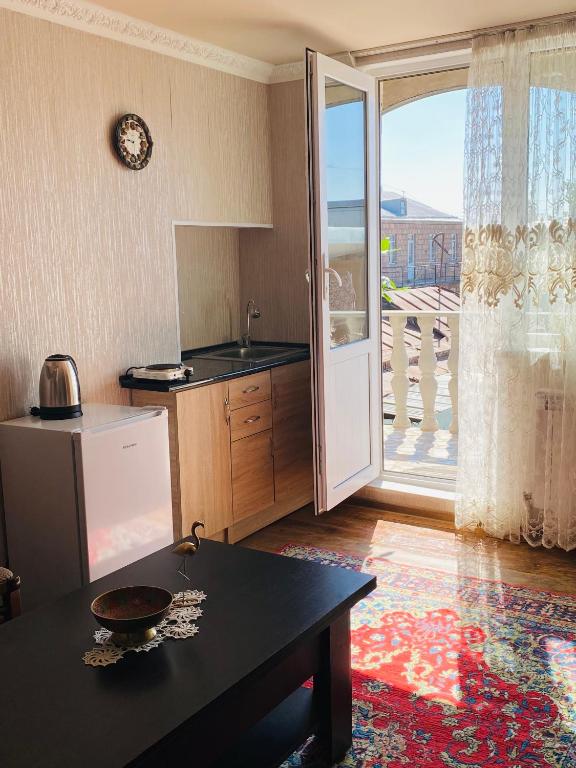 Kuchyň nebo kuchyňský kout v ubytování Madoyan Guest house