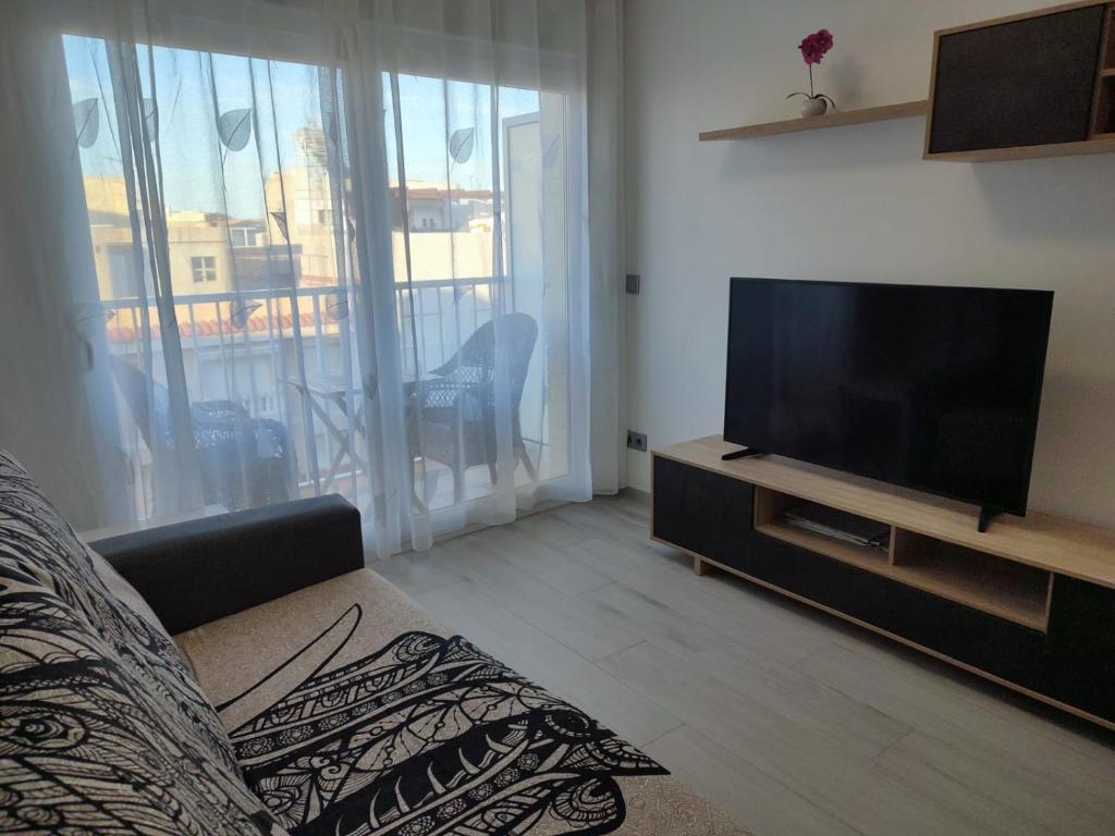 Televízia a/alebo spoločenská miestnosť v ubytovaní Apartamento Espa