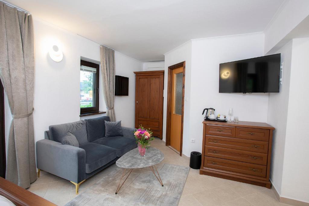 TV a/nebo společenská místnost v ubytování House Klasika - Adults Only