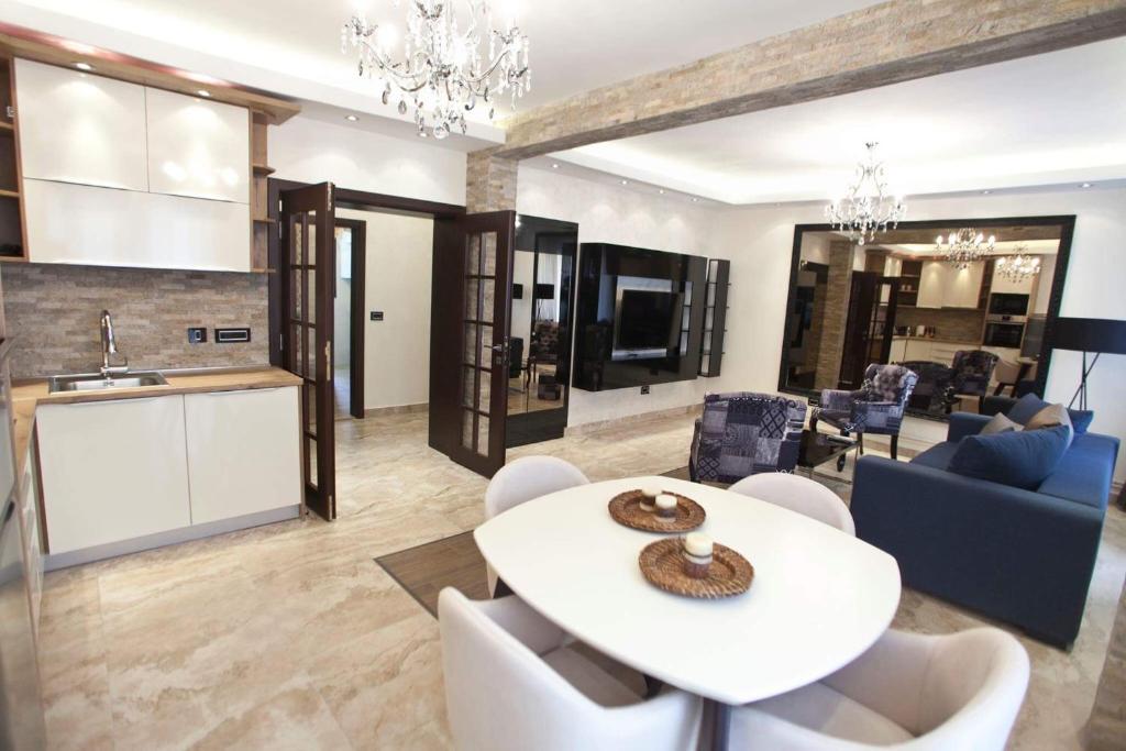 Belgrade's 1st class apartment, Vracar, Belgrade (updated prices 2024)