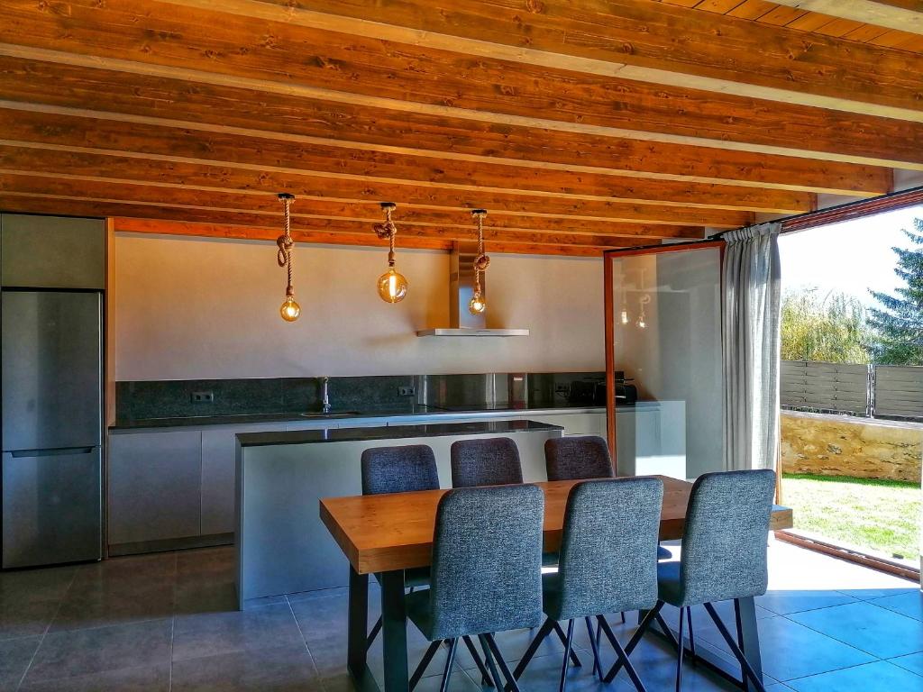Kuchyň nebo kuchyňský kout v ubytování Apartament "Enclau" Turismo Rural Cal Rialla