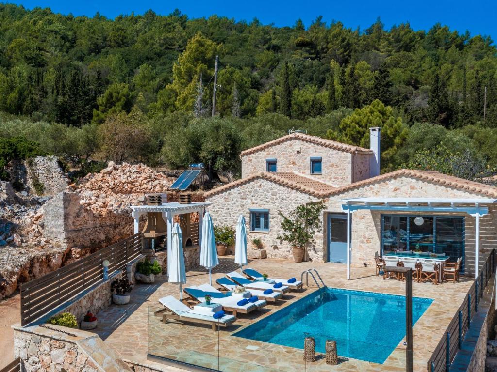 a villa with a swimming pool and a resort at Villa Daniela in Koríthion