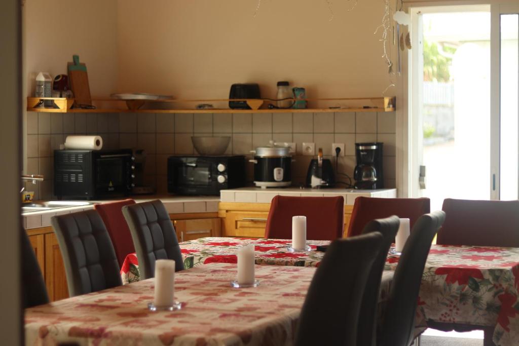 Gîte des Dodos的咖啡和沏茶工具