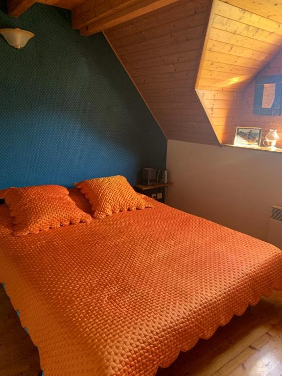 Postel nebo postele na pokoji v ubytování Appartement dans chalet avec jardin, vue montagne