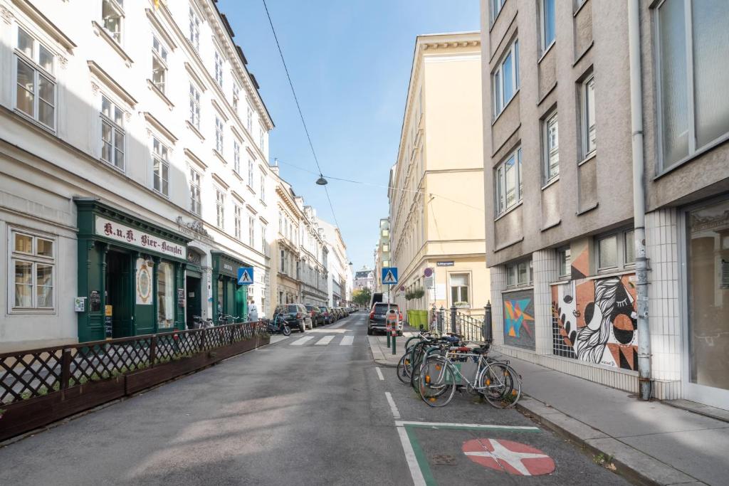 Jazda na bicykli v okolí ubytovania Immersed into Vienna's city life and yet a retreat, Minimum 30 nights