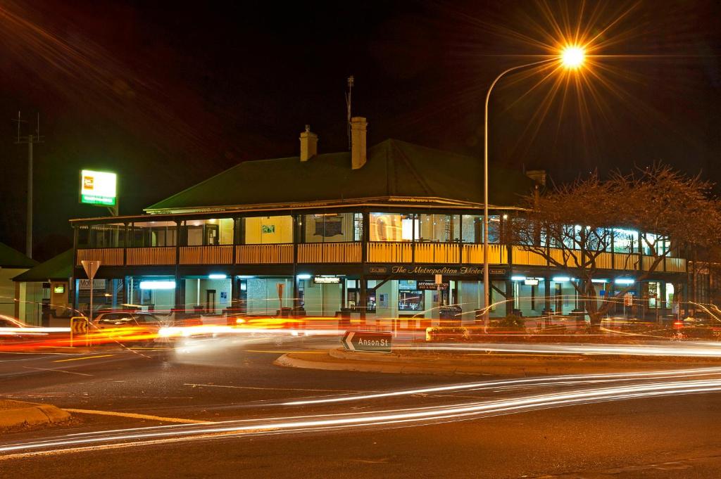 a building on a street with a street light at Metropolitan Hotel in Orange