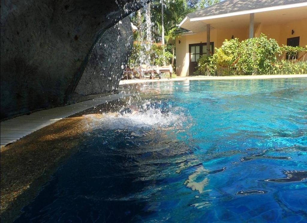 Bazén v ubytování Palm Garden Resort nebo v jeho okolí