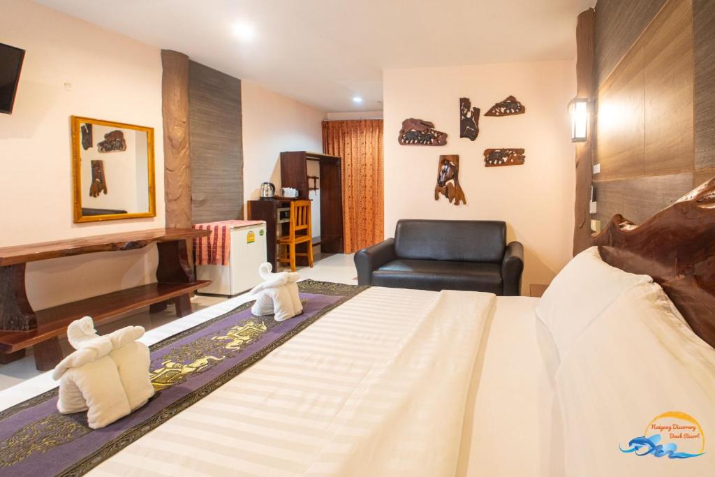 Postel nebo postele na pokoji v ubytování Naiyang Discovery Beach Resort SHA