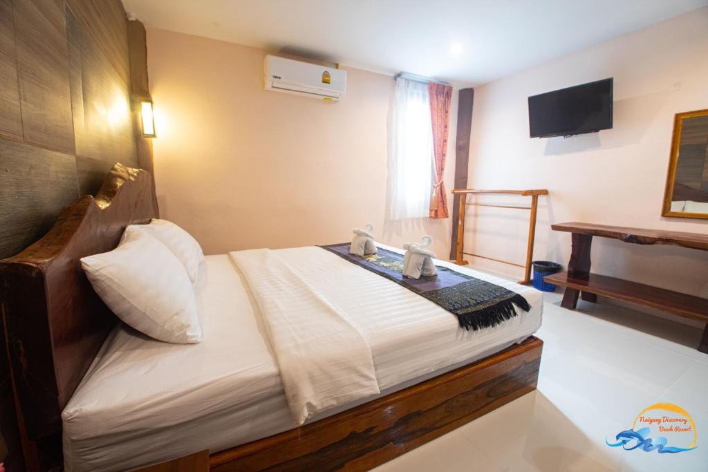Postel nebo postele na pokoji v ubytování Naiyang Discovery Beach Resort SHA