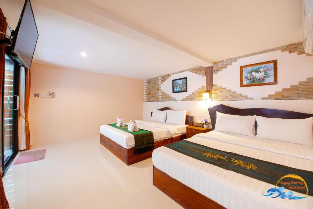 Postel nebo postele na pokoji v ubytování Naiyang Discovery Beach Resort SHA