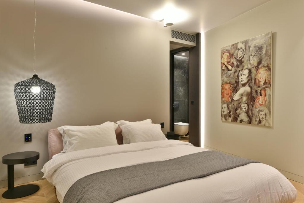 Posteľ alebo postele v izbe v ubytovaní Athens Dom Hotel