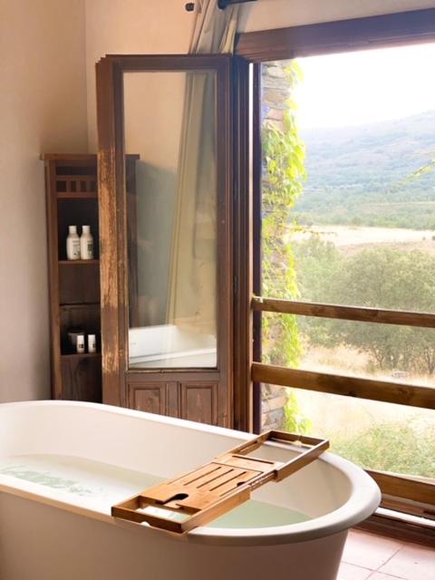 A bathroom at EL CUENTO DE LA ENCINA. Un espacio para sentir