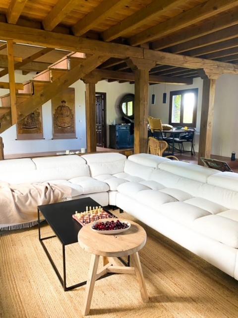 A seating area at EL CUENTO DE LA ENCINA. Un espacio para sentir