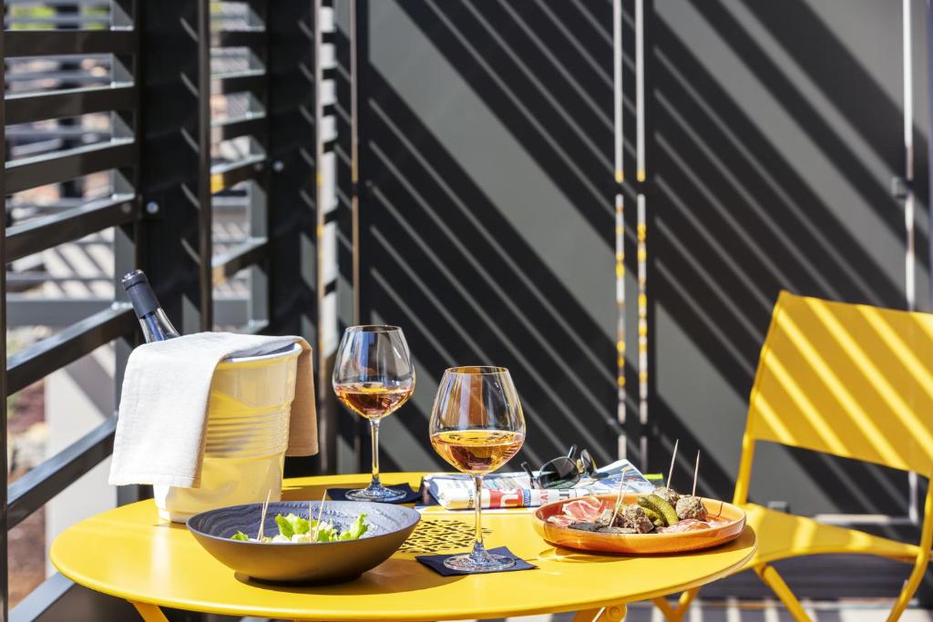 Nápoje v ubytování Logis Auberge Les Murets Hotel Restaurant Spa
