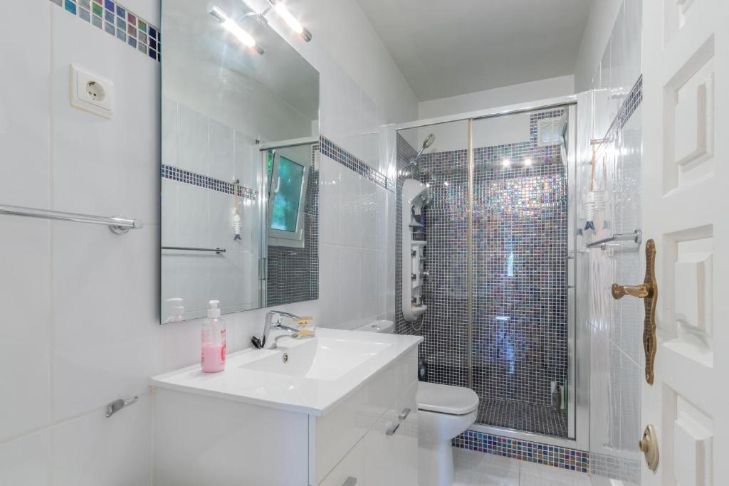 A bathroom at Casa dos Leones