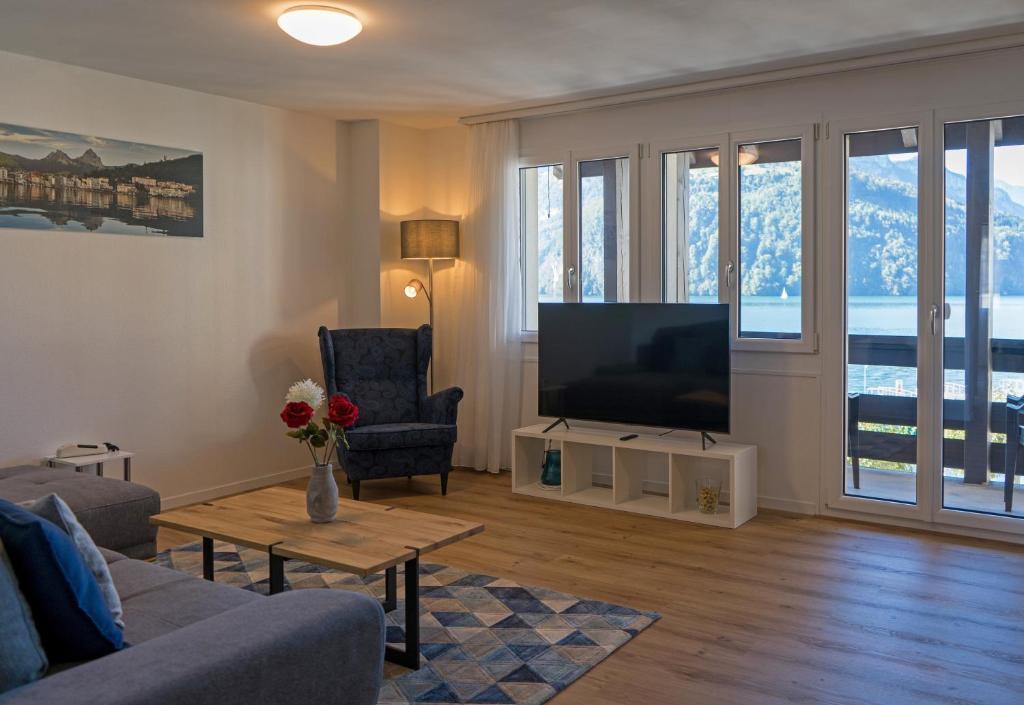 TV a/nebo společenská místnost v ubytování Hotel Schmid & Alfa