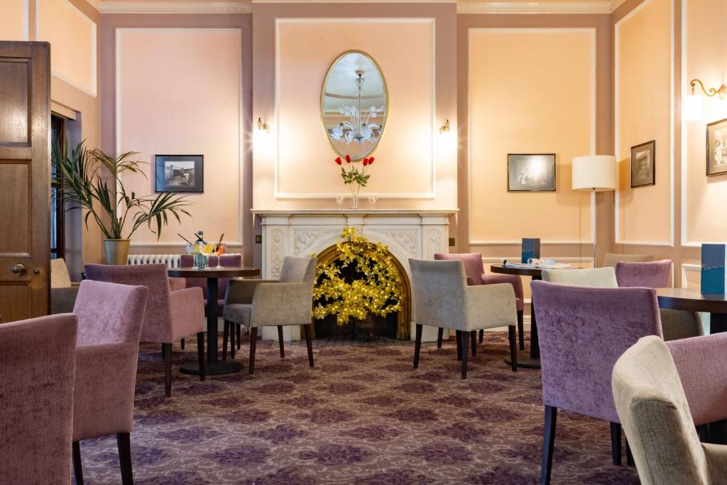 The Broadway Park Hotelにあるシーティングエリア