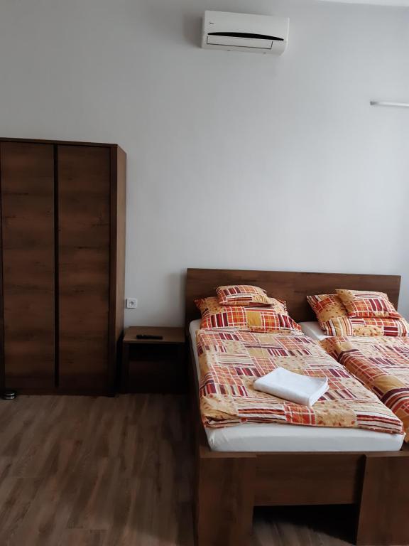 Postel nebo postele na pokoji v ubytování Helga Apartman
