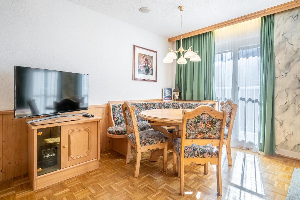 Telewizja i/lub zestaw kina domowego w obiekcie Dietrich Comfort Appartements