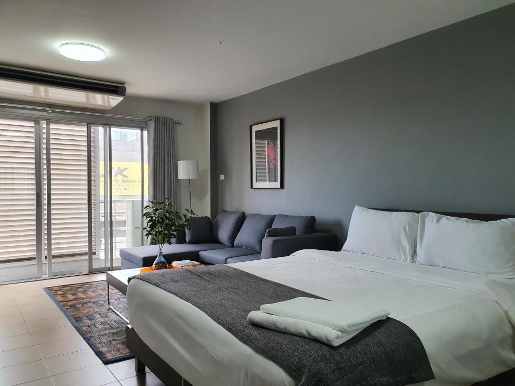 The Studio at Sathorn Terrace - Studio With Balcony