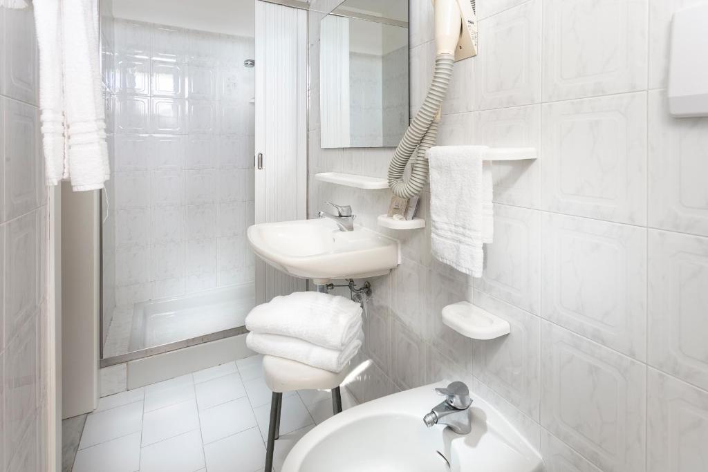 Koupelna v ubytování HOTEL ZANARINI in CENTRO a Riccione