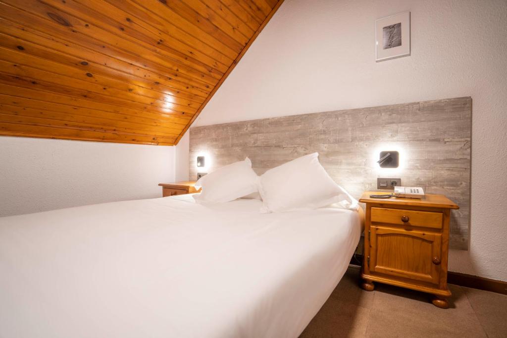 Hotel & Restaurante Peña - Single Room With Parking Included