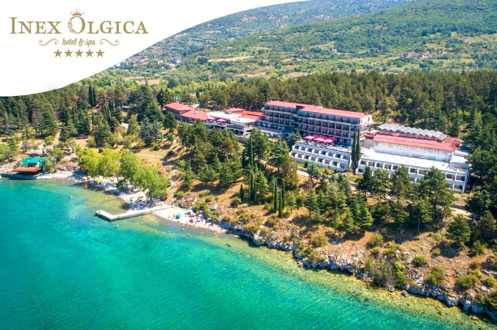 eine Luftansicht eines Resorts neben dem Wasser in der Unterkunft Inex Olgica Hotel & SPA in Ohrid