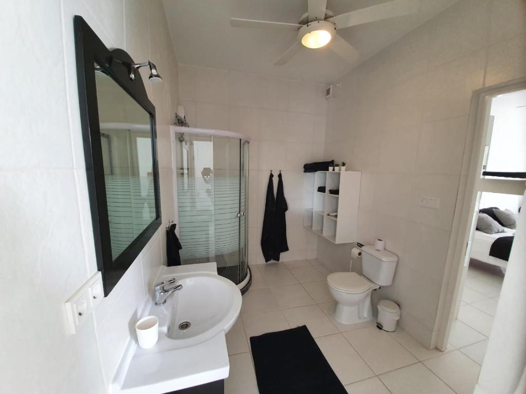 Koupelna v ubytování B2 APARTMENT with Balcony at JAN THIEL Curacao