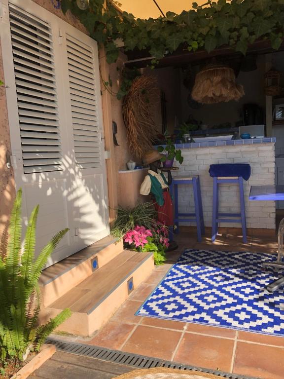 Ein Patio oder anderer Außenbereich in der Unterkunft Les Grimaldines - Maison d&#39;Hôtes