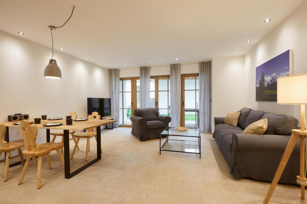 Posezení v ubytování Zugspitzerei - Premium Chalet Ferienwohnungen